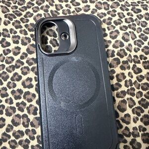 Black Magnetic Compatible Phone Case - Apple iPhone 16 pro
